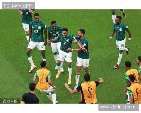 足球巨星与祖国的荣耀之路：他们如何塑造国家形象与足球文化